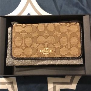 Coach wristlet wallet